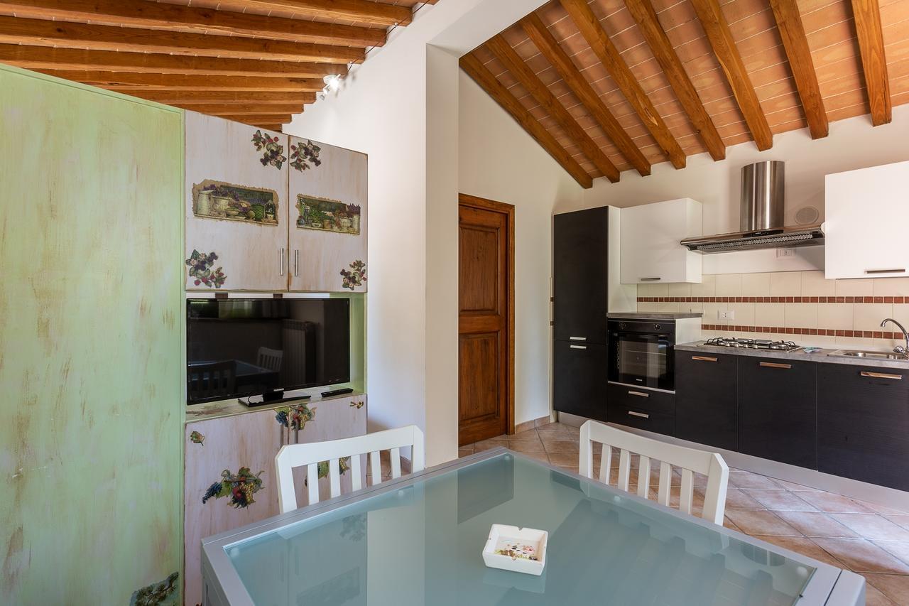 Il Borgo Di Terrensano Aparthotel Сиена Екстериор снимка